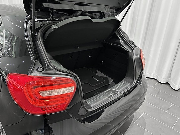 Mercedes-Benz A180 4 of 12