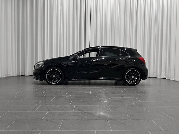Mercedes-Benz A180 2 of 12