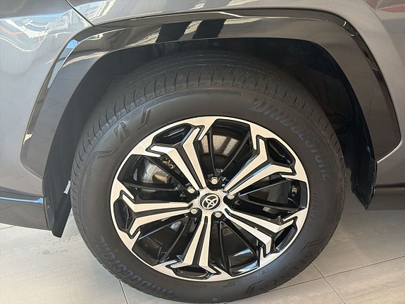 Toyota RAV4 27 of 27