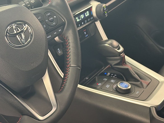 Toyota RAV4 25 of 27