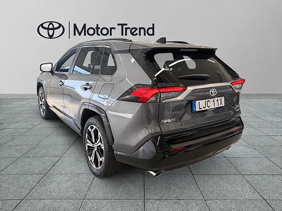 Toyota RAV4 3 of 27