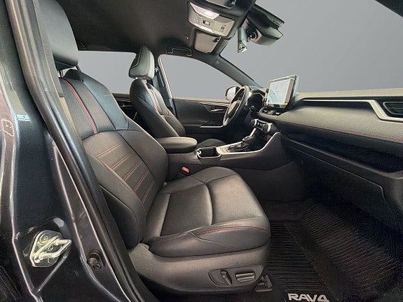 Toyota RAV4 8 of 27