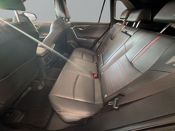 Toyota RAV4 9 of 27