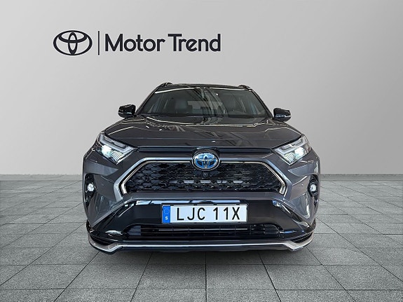 Toyota RAV4 6 of 27