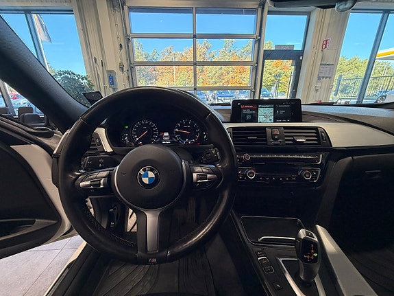 BMW 320i 11 of 20
