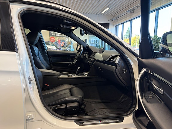 BMW 320i 9 of 20