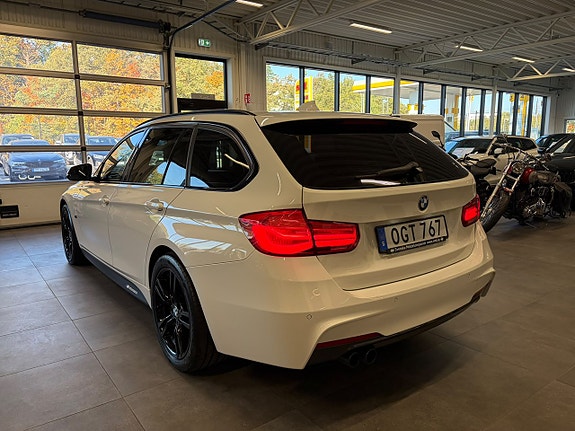 BMW 320i 4 of 20