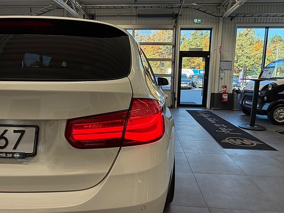 BMW 320i 6 of 20