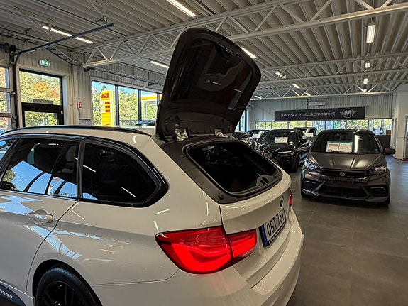 BMW 320i 10 of 20