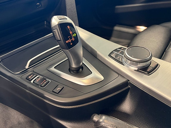 BMW 320i 17 of 20
