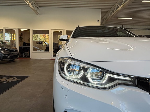 BMW 320i 5 of 20