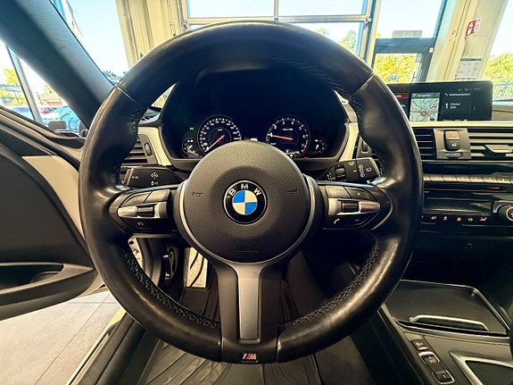 BMW 320i 12 of 20