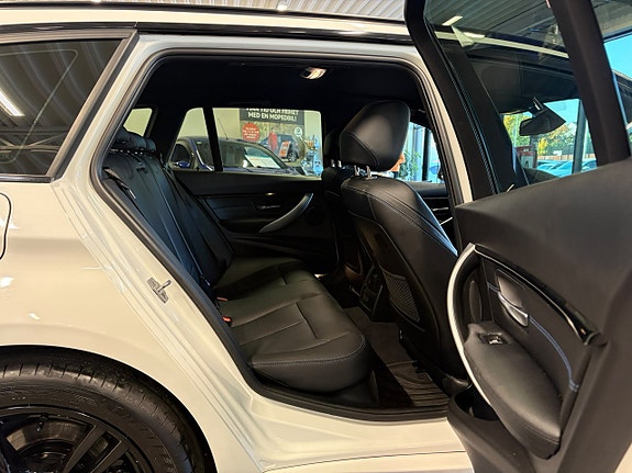 BMW 320i 8 of 20