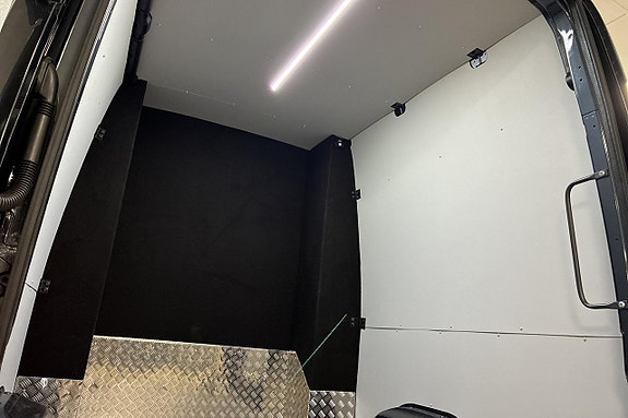 Mercedes-Benz Sprinter 319 17 of 19