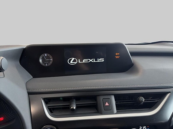 Lexus UX250h 15 of 22