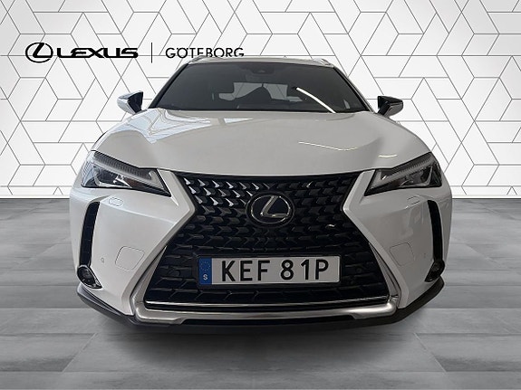 Lexus UX250h 7 of 22