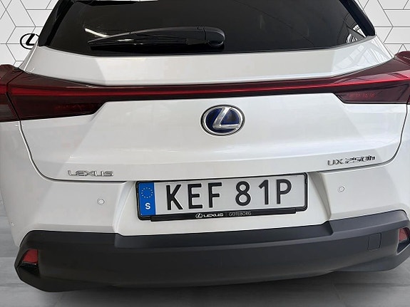 Lexus UX250h 9 of 22