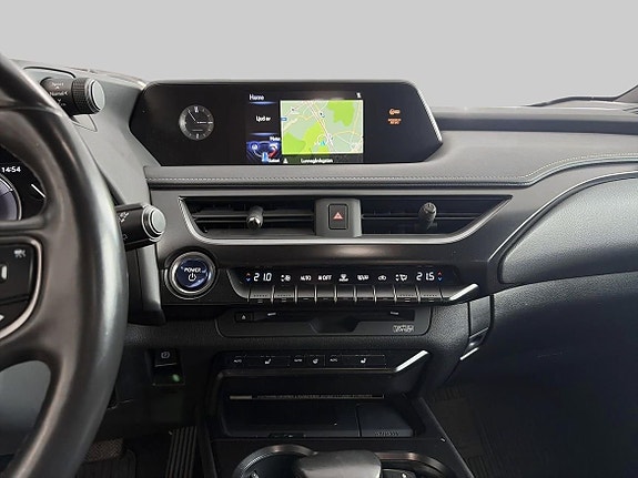 Lexus UX250h 17 of 22
