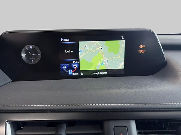 Lexus UX250h 16 of 22
