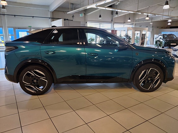 Peugeot e-3008 6 of 8