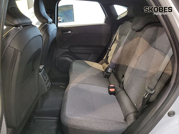 Renault Captur 8 of 15