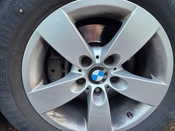 BMW 523i 6 of 7