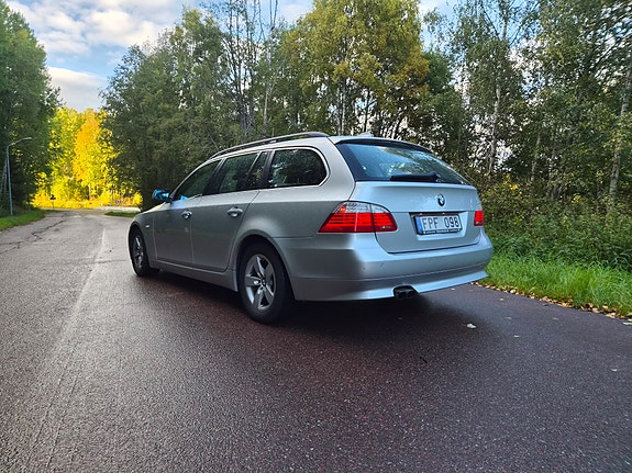 BMW 523i 2 of 7