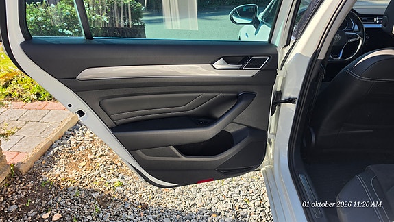Volkswagen Passat 9 of 13