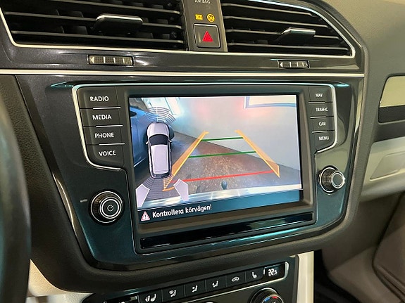 Volkswagen Tiguan 16 of 18