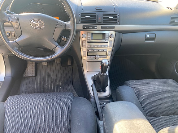 Toyota Avensis 5 of 7