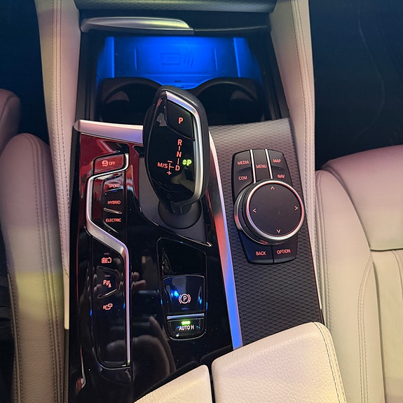 BMW 530e 11 of 15