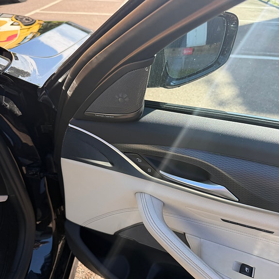 BMW 530e 4 of 15