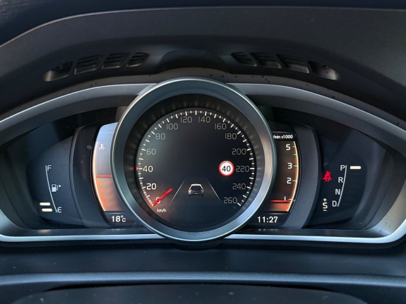 Volvo V40 Cross Country 9 of 20