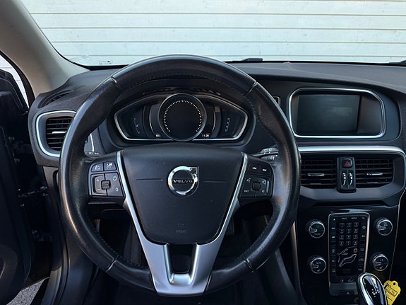Volvo V40 Cross Country 8 of 20