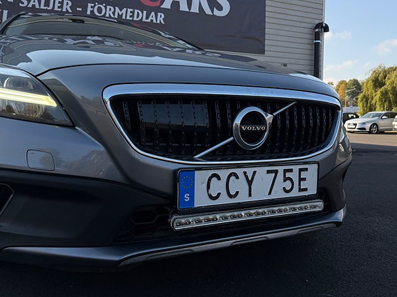 Volvo V40 Cross Country 3 of 20