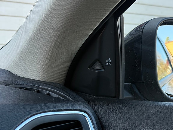 Volvo V40 Cross Country 10 of 20