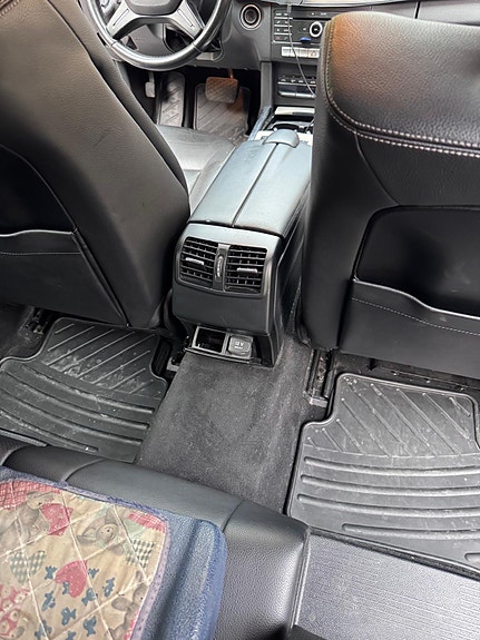 Mercedes-Benz E220 7 of 9