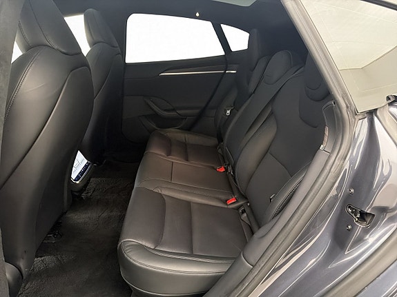 Tesla Model S 26 of 30