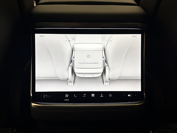Tesla Model S 25 of 30