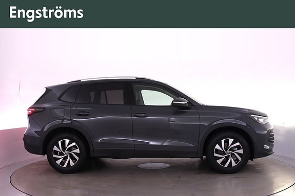 Volkswagen Tiguan 2 of 9