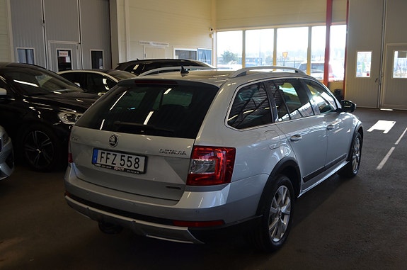 Skoda Octavia Scout 7 of 28