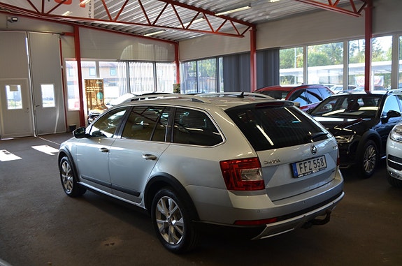 Skoda Octavia Scout 8 of 28