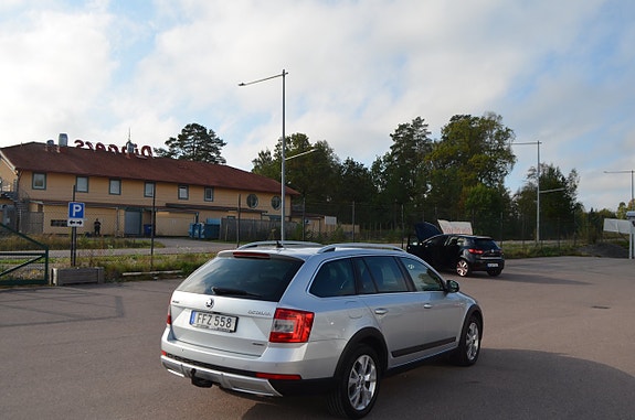 Skoda Octavia Scout 14 of 28