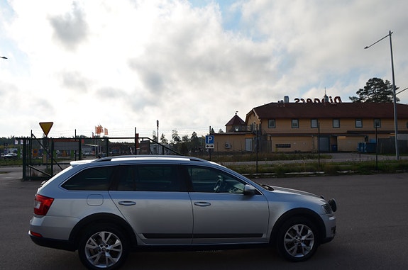 Skoda Octavia Scout 16 of 28