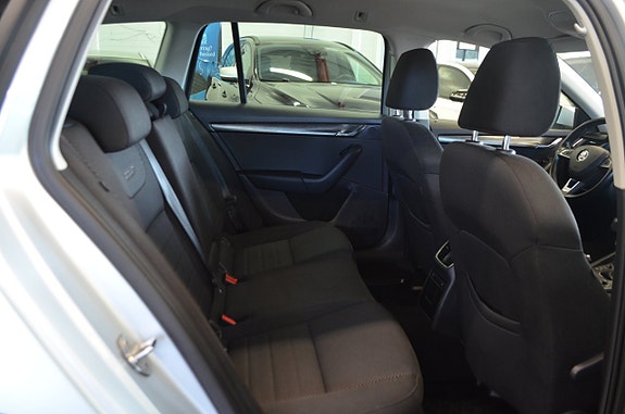 Skoda Octavia Scout 23 of 28