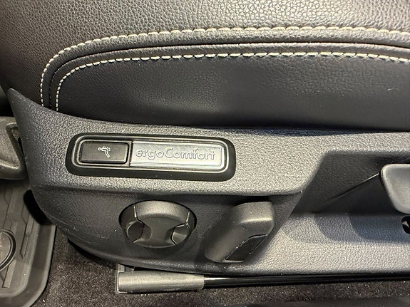 Volkswagen Passat 18 of 29