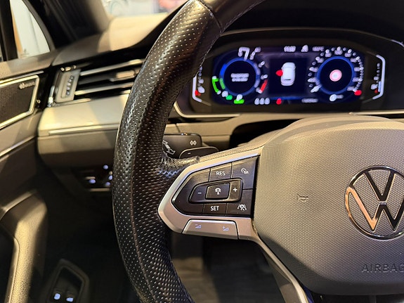 Volkswagen Passat 12 of 29