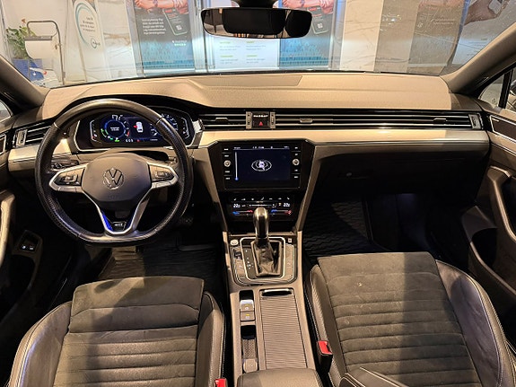 Volkswagen Passat 10 of 29