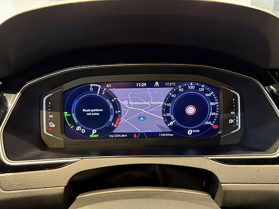 Volkswagen Passat 11 of 29