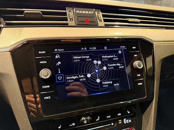 Volkswagen Passat 14 of 29
